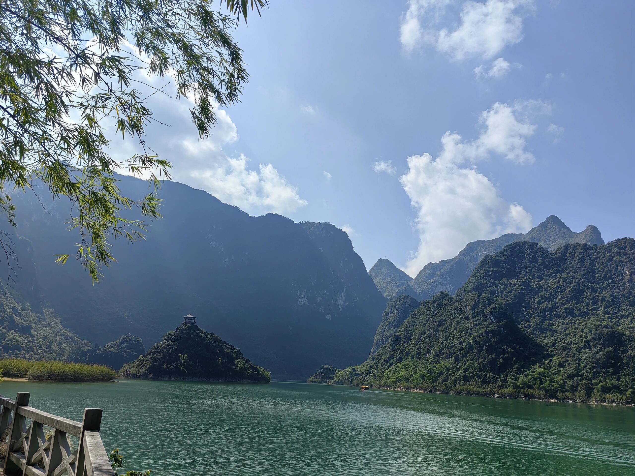 高州湖光山色图片