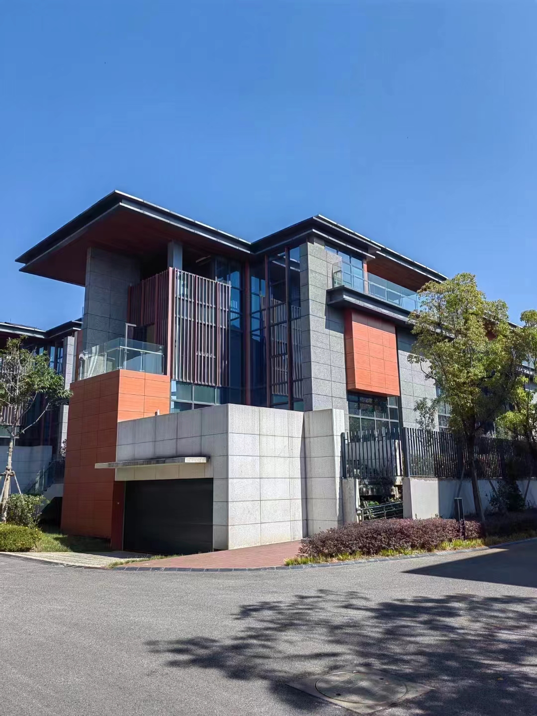 第一种,条件特别好就不掺和了,这事直接去银行,银行也很欢迎你