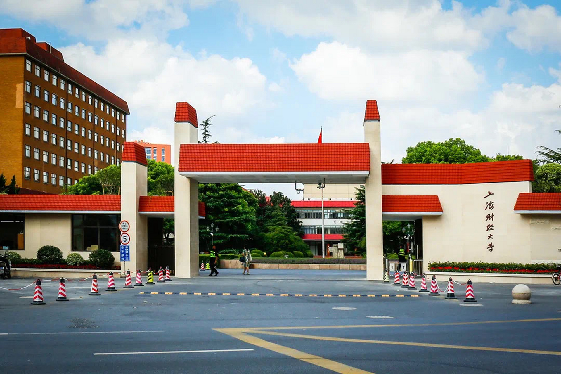 上海9所顶尖大学的校门,你最喜欢哪一个?