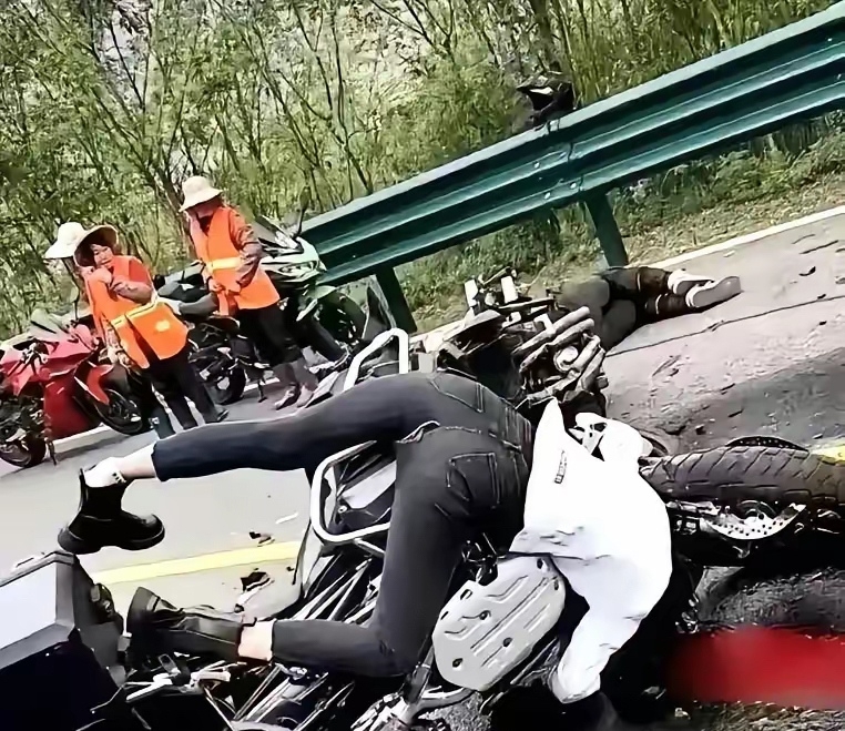 机车女孩裤裆破裂鞋子掉落,这明显就是因超速导致的车祸事故