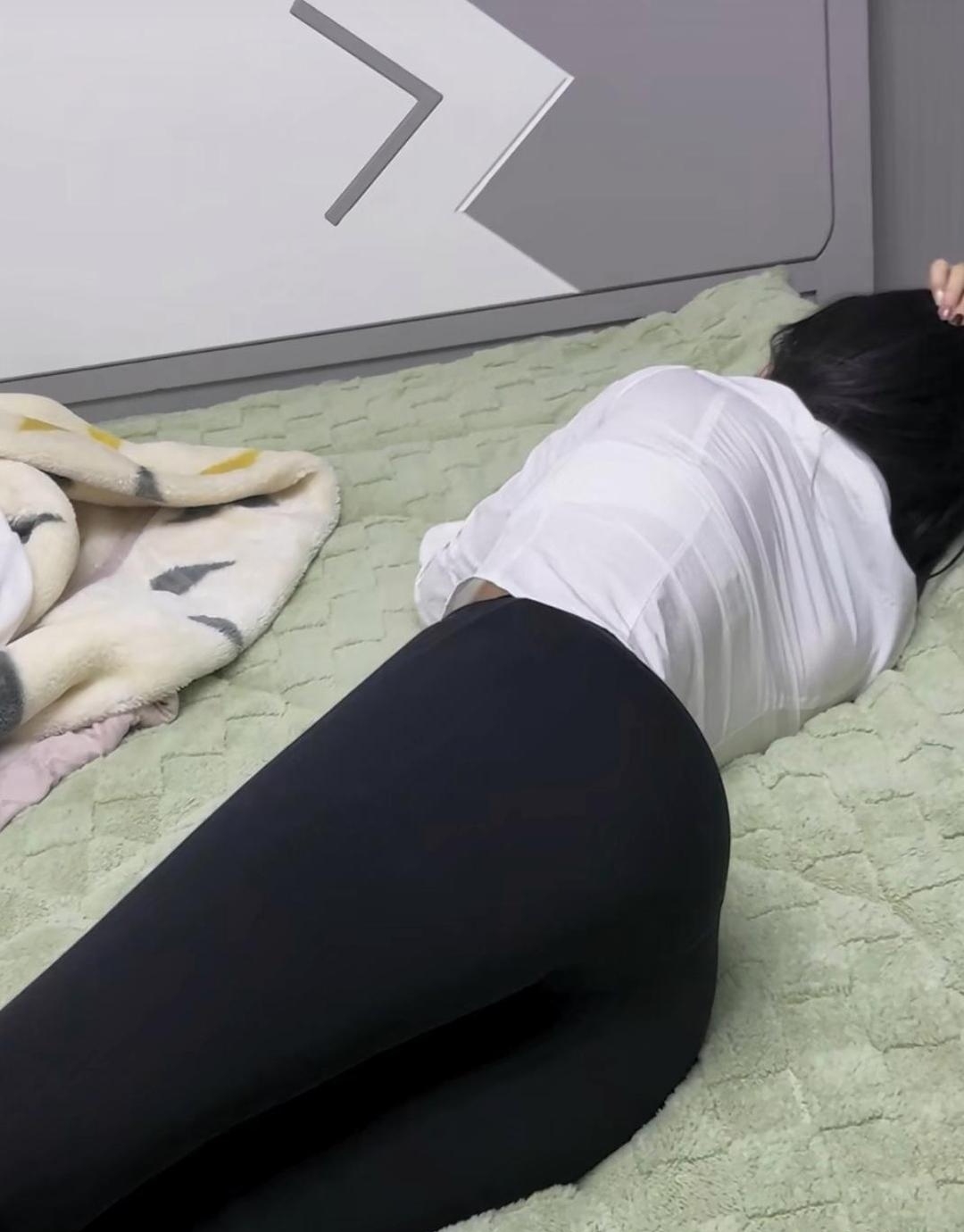 就因为几句话没讲恰当,她倒行,气鼓鼓地躺那儿了