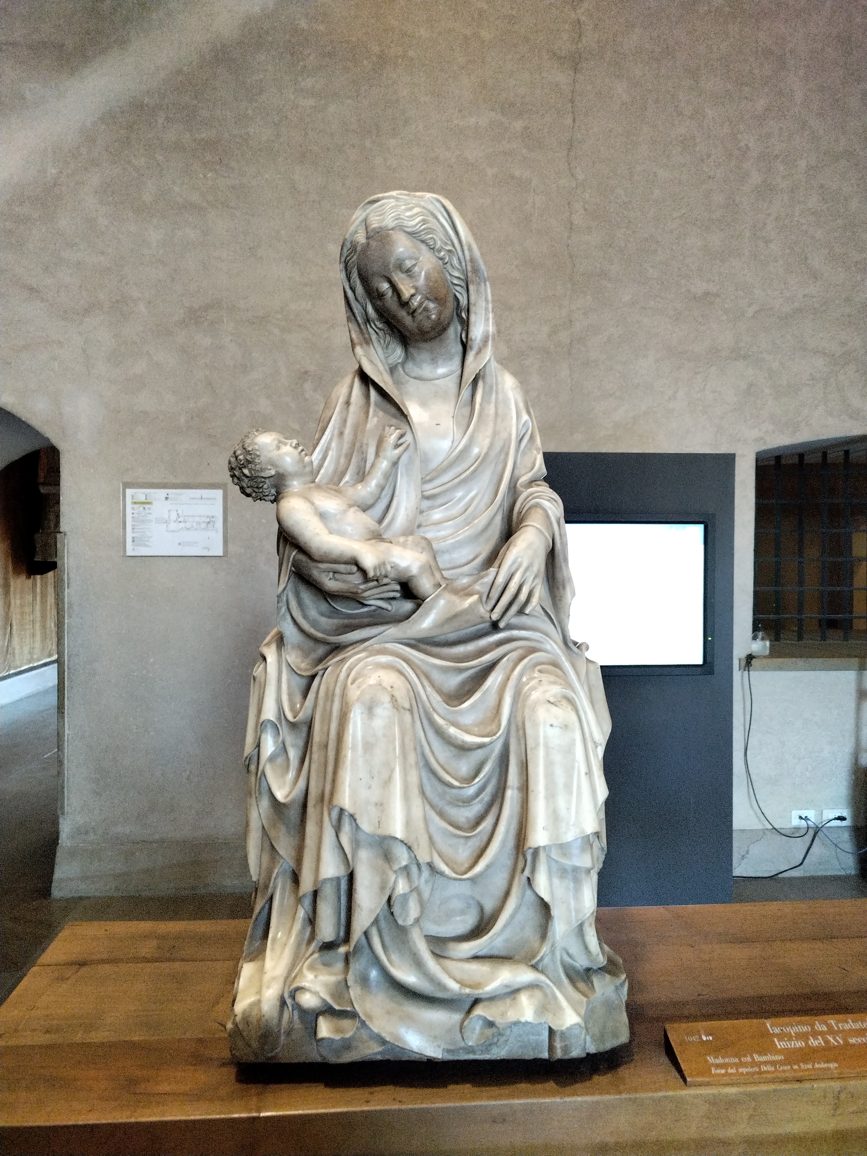 始建于1368年,1450年由统治米兰的斯福尔扎伯爵重建,为其家族住所.