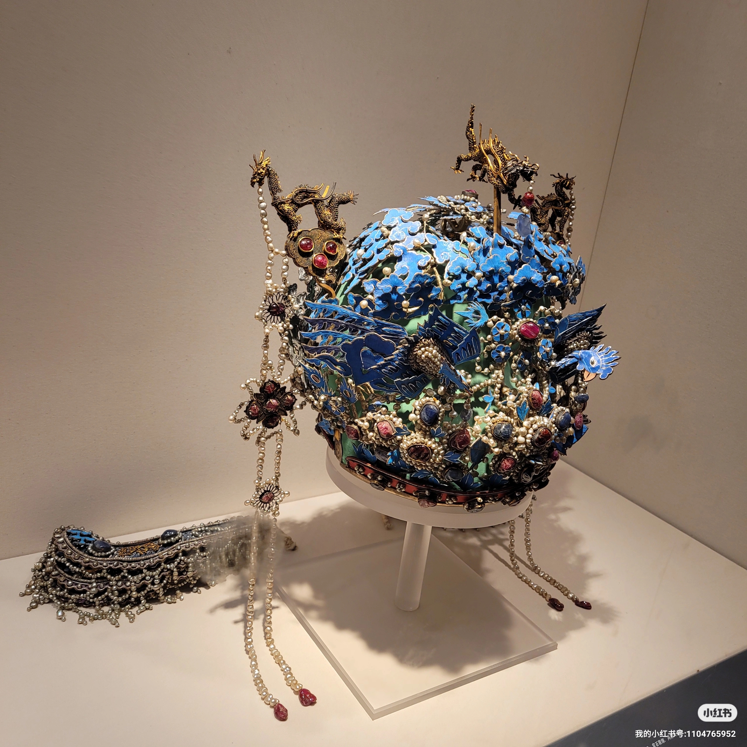 明朝皇后的三龙两凤冠,1956年考古工作者在发掘定陵时得以重见天日.