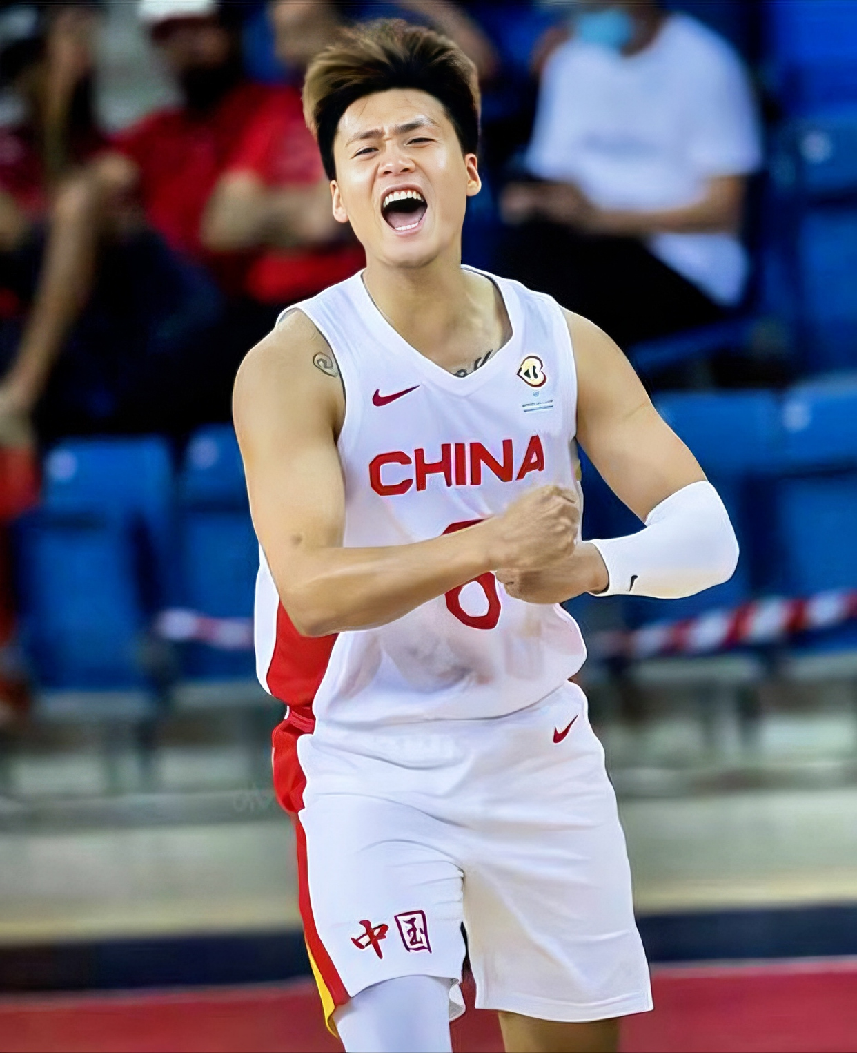 赵睿与曾凡博闪耀亚洲杯,中国男篮未来可期 在亚洲杯中国男篮对阵日本