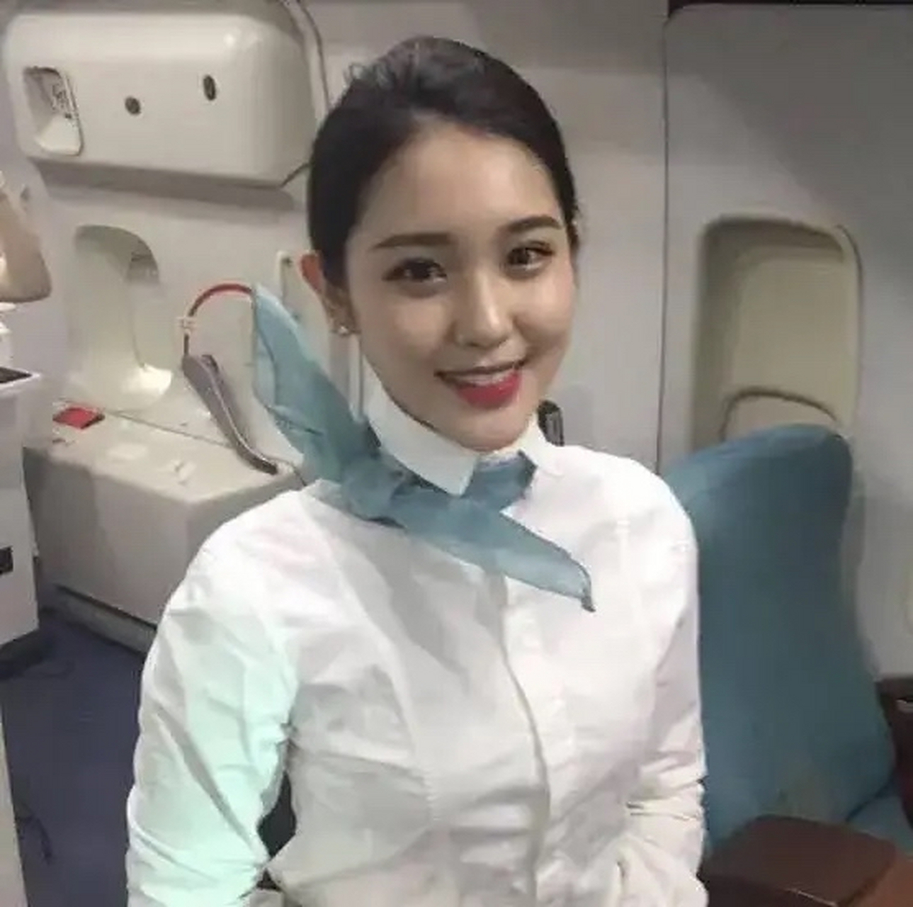 台湾长荣的空姐,是不是很甜呢?