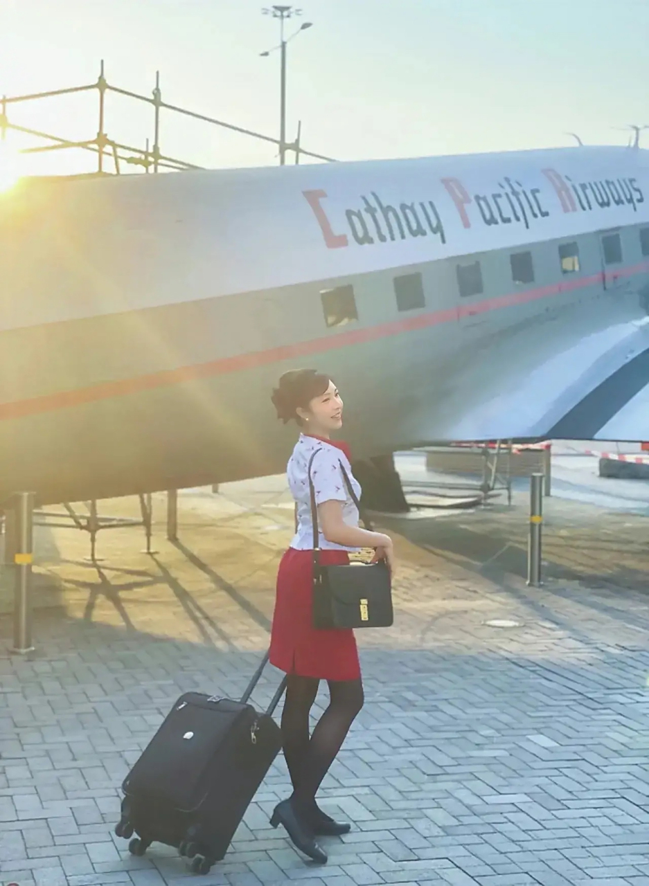 香港国泰航空您坐过吗?这个空姐真的有气质,下次留意一下哦!