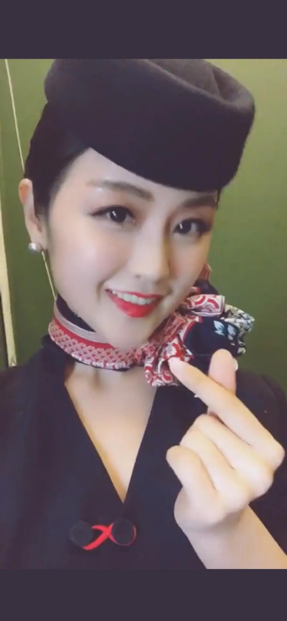 华夏航空空姐天生丽质,闭月羞花,迷倒众生!凝视1分钟,烦恼全抛开!