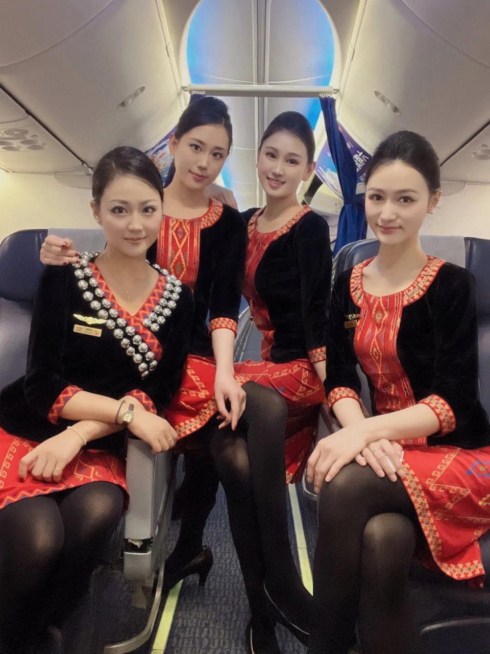 一二三四,云南的瑞丽航空空姐.您喜欢哪一个?