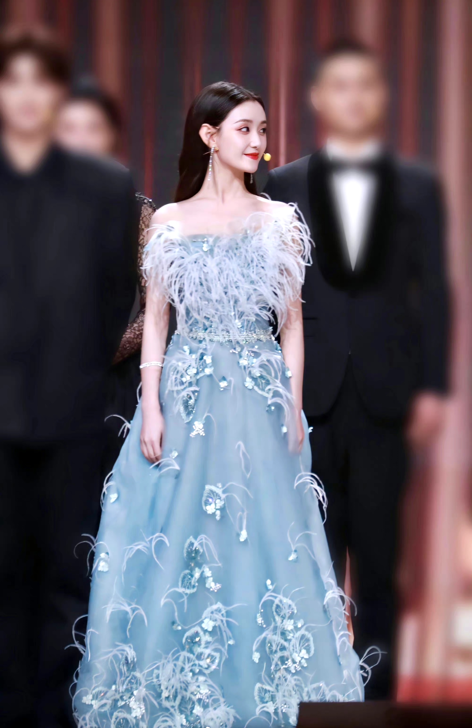 华表奖上的关晓彤和蒋依依,这两位状态简直绝美了,果然年轻就是资本