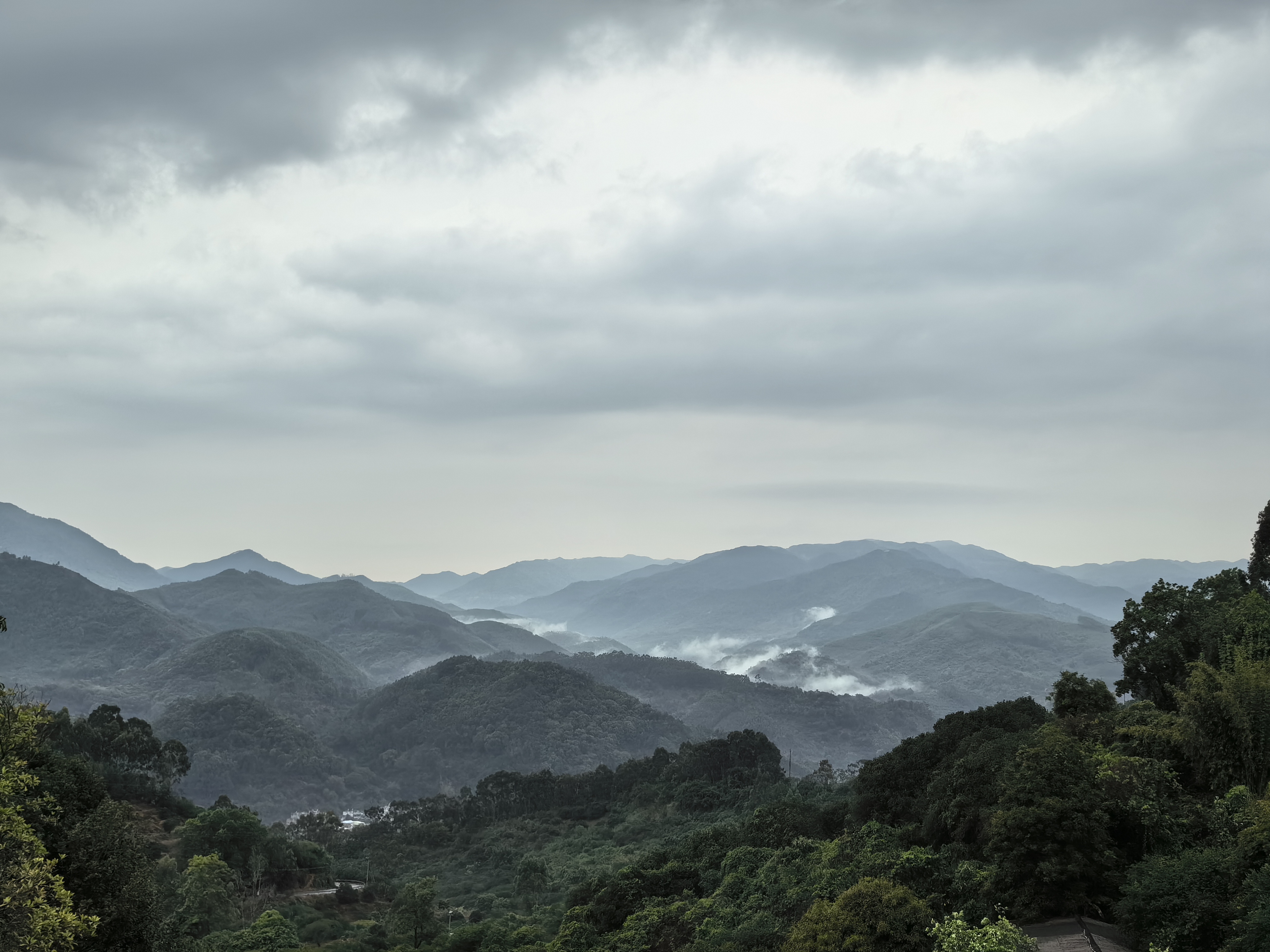 山峦重重图片