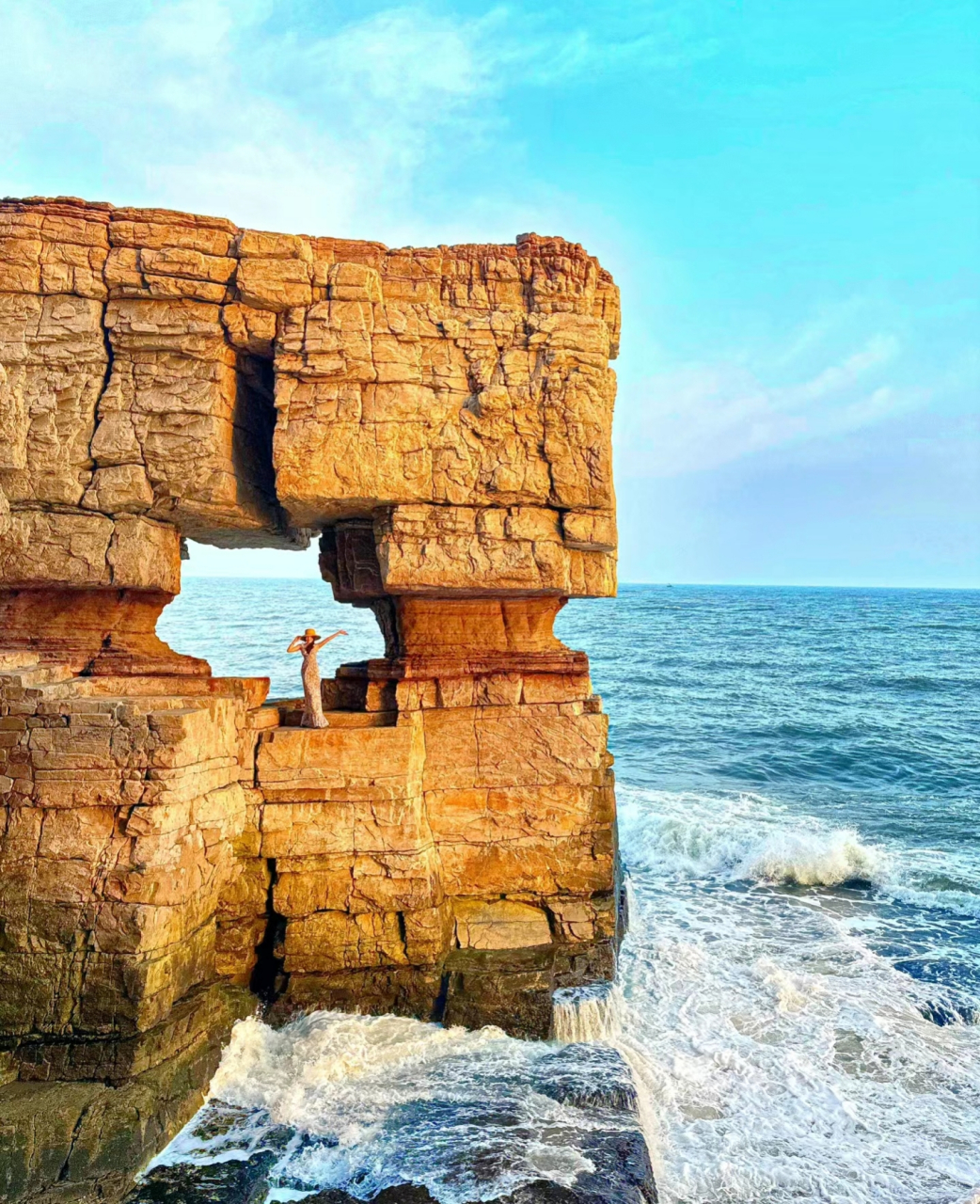 天上有天宫,人间有蓬莱,蓬莱中还有大黑山岛.