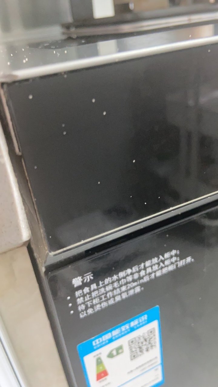 太恐怖了,最近老下雨,今天突然发现好多粉螨,我有点过敏,于是超市随便