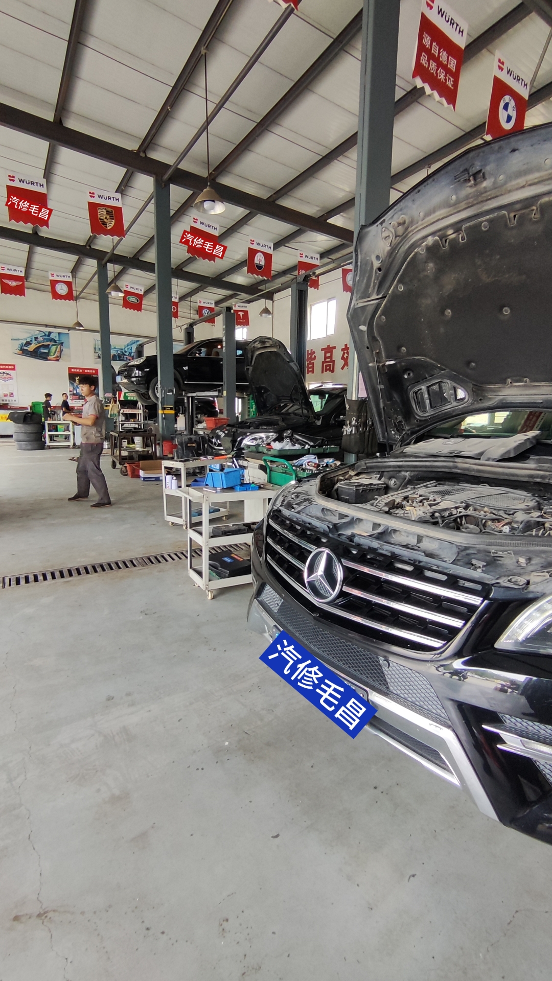 奔驰清洗节气门服务,解决奔驰怠速抖动问题 用的是专用清洗剂,效果更