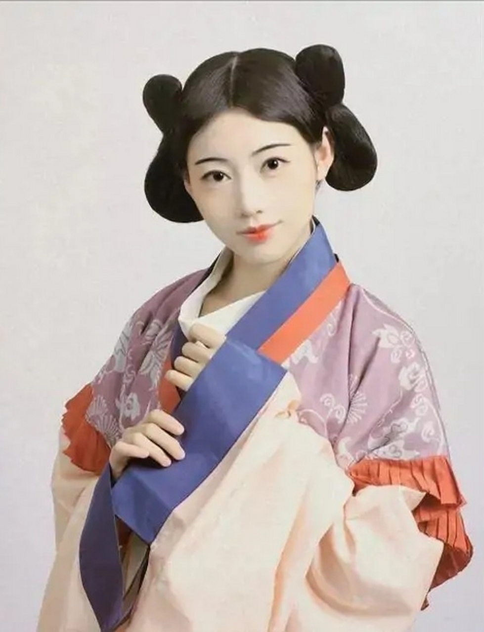 甄皇后(904—951年) 辽世宗耶律阮的皇后,本为五代时期的后唐宫女,后