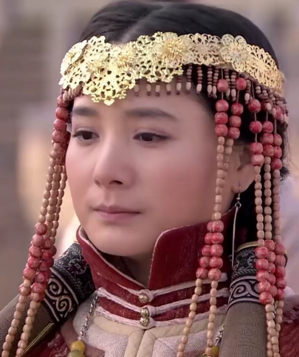 东魏武定三年,她下嫁给北齐神武帝高欢,号为蠕蠕公主,蠕蠕就是柔然的