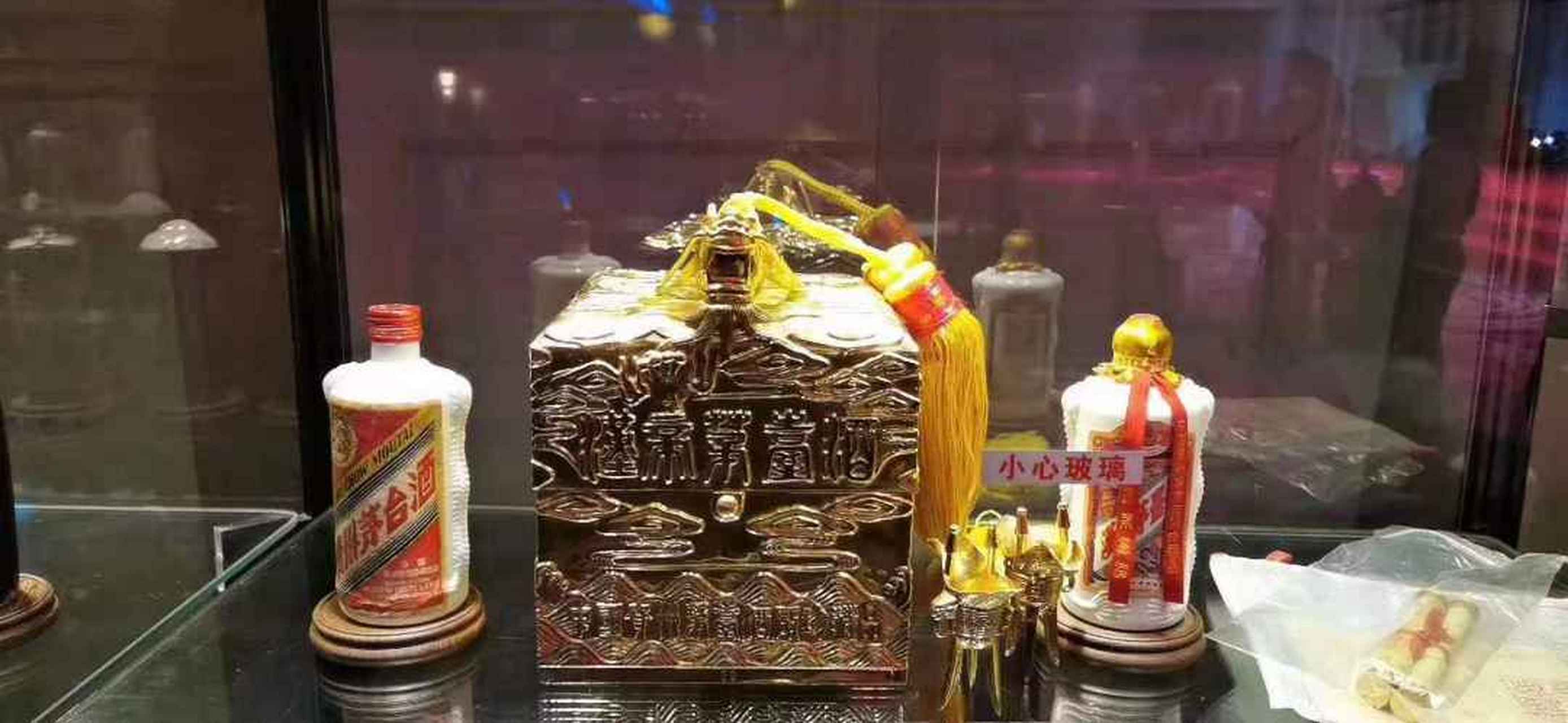汉帝茅台酒现身天津 价格:3100万 年份:1992年 重量:500ml 厉不厉害