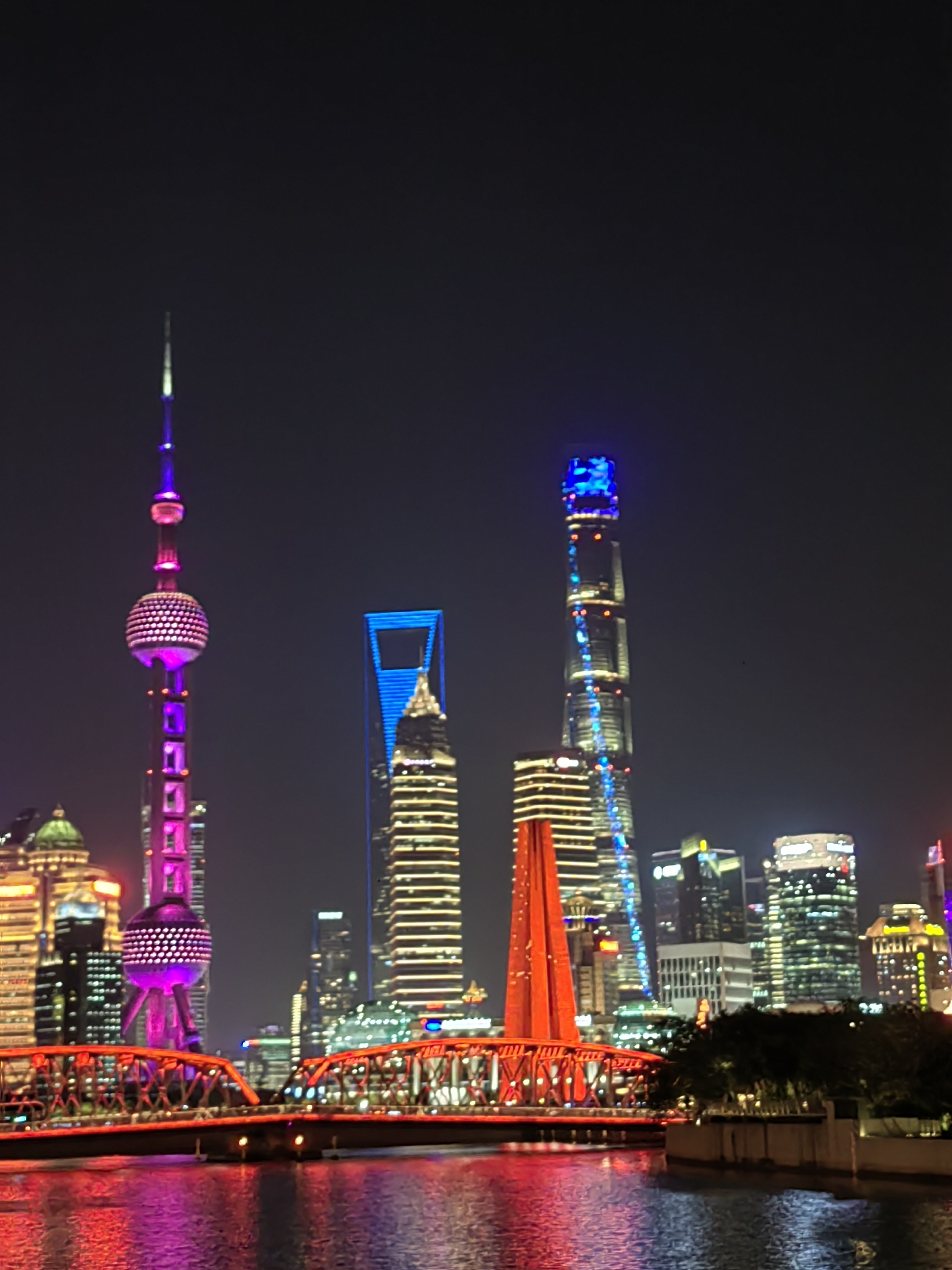 当你置身于上海的夜景之中,仿佛能够感受到这座城市的独特魅力.