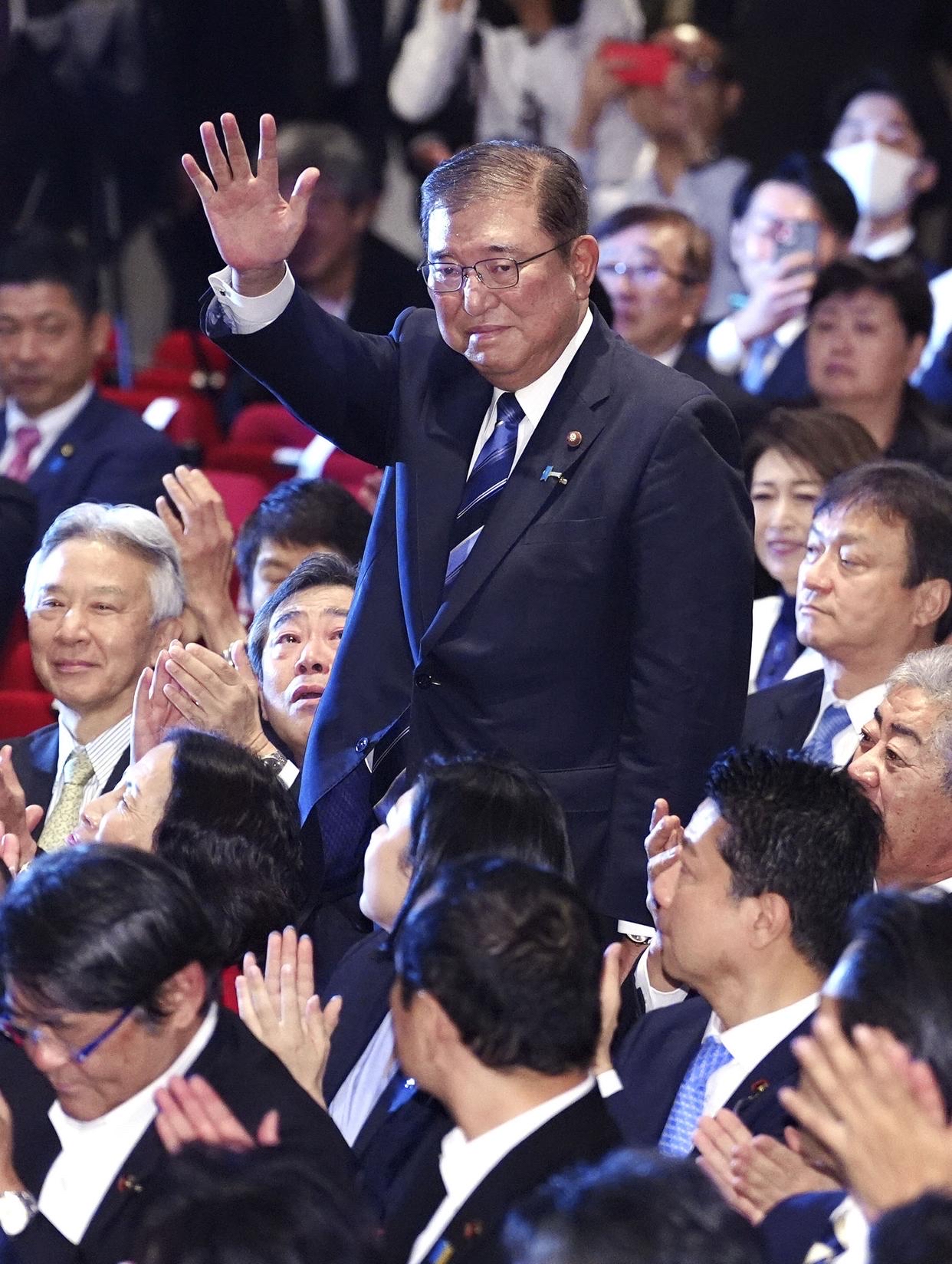 日本首相选举图片