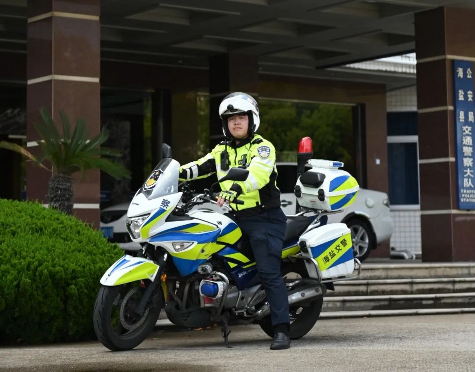 浙江嘉兴海盐交警铁骑大队队员张黄涛4月16日下午5点左右在突然听见