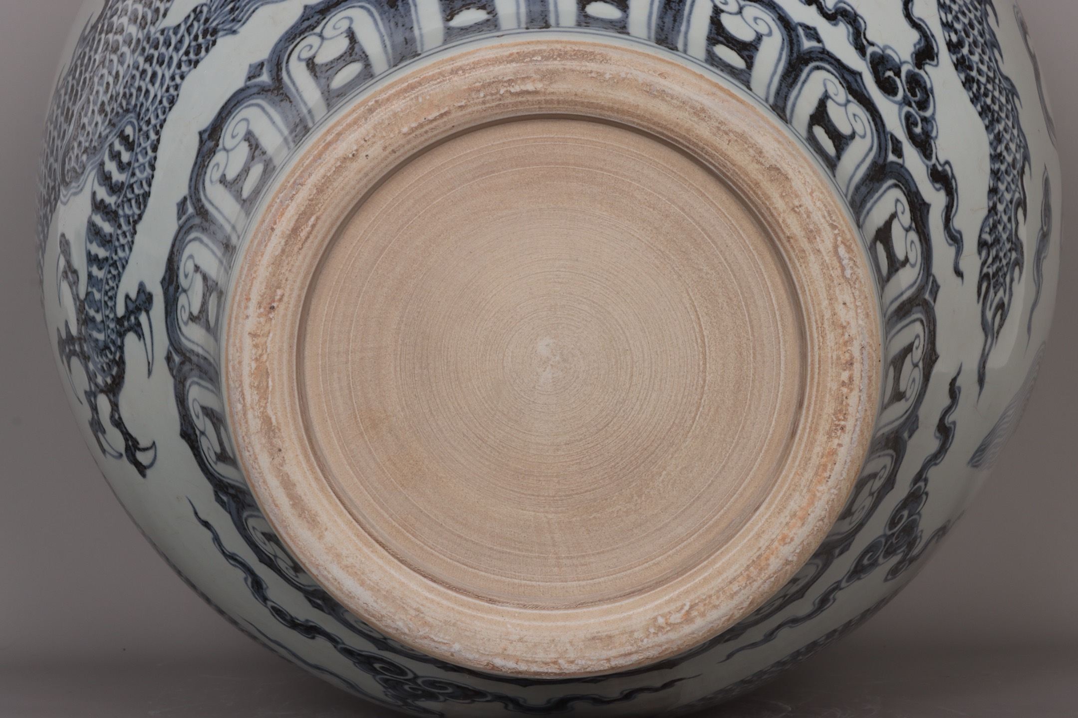 明,洪武青花盘龙云纹罐一对,高53厘米,口径22