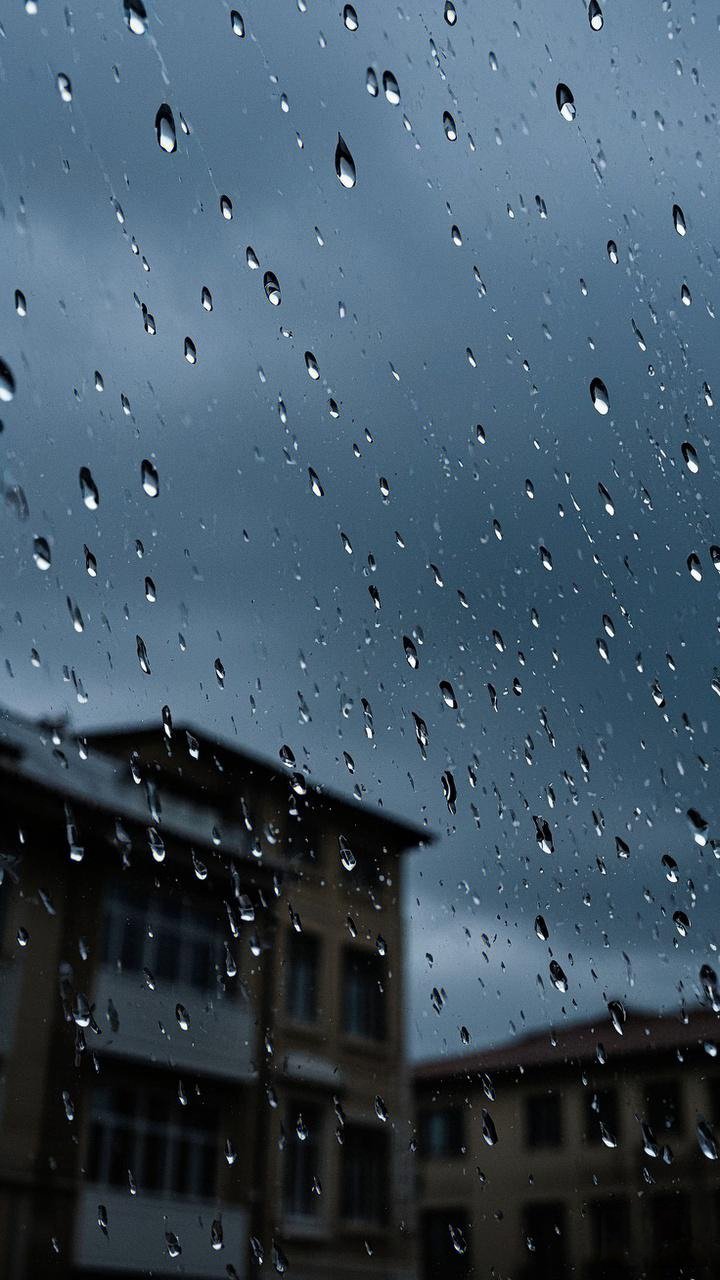 雨滴的一生,恰似人生蜿蜒曲折的轨迹:从最初于云端细微水汽的悄然积聚