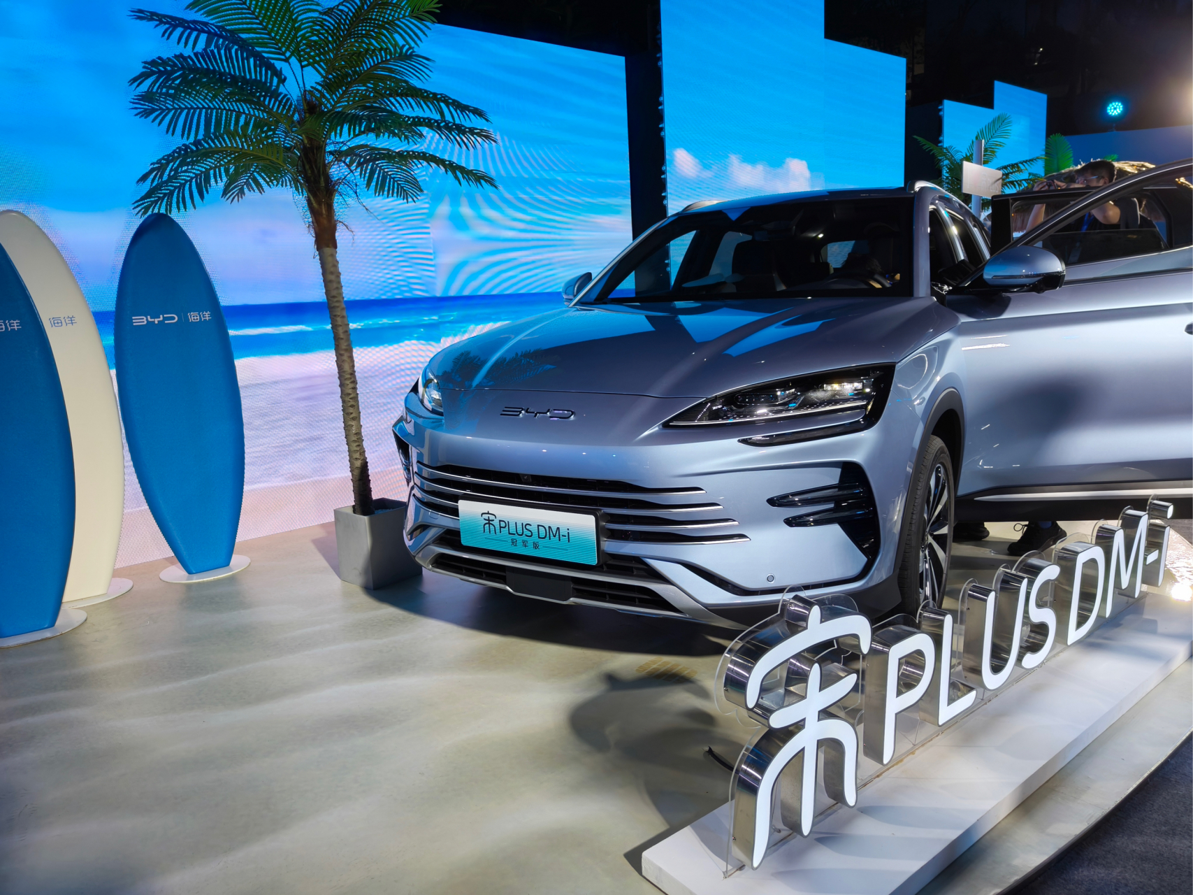 比亚迪宋 plus dm-i,ev新鲜现场图赏,全新前脸,增配,比预售价便宜一万