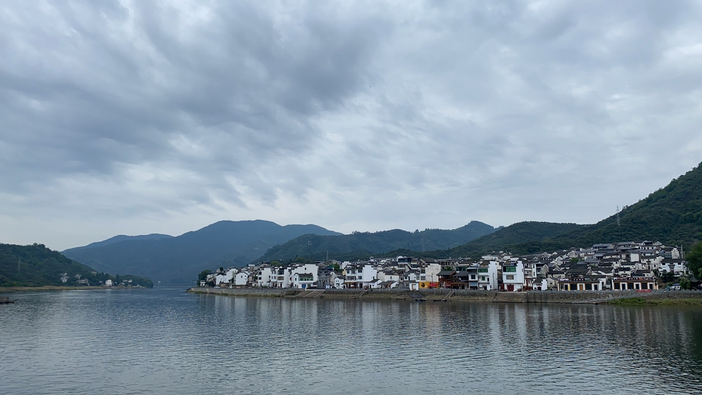 悠悠渔梁坝,深深徽州城.