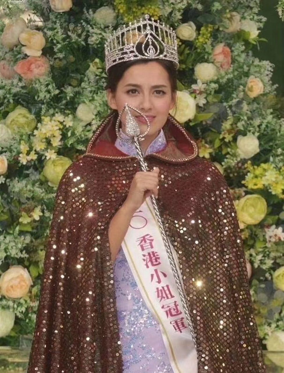 谢嘉怡成双料港姐冠军# 2020香港小姐竞选落下帷幕,8号佳丽"谢嘉怡"