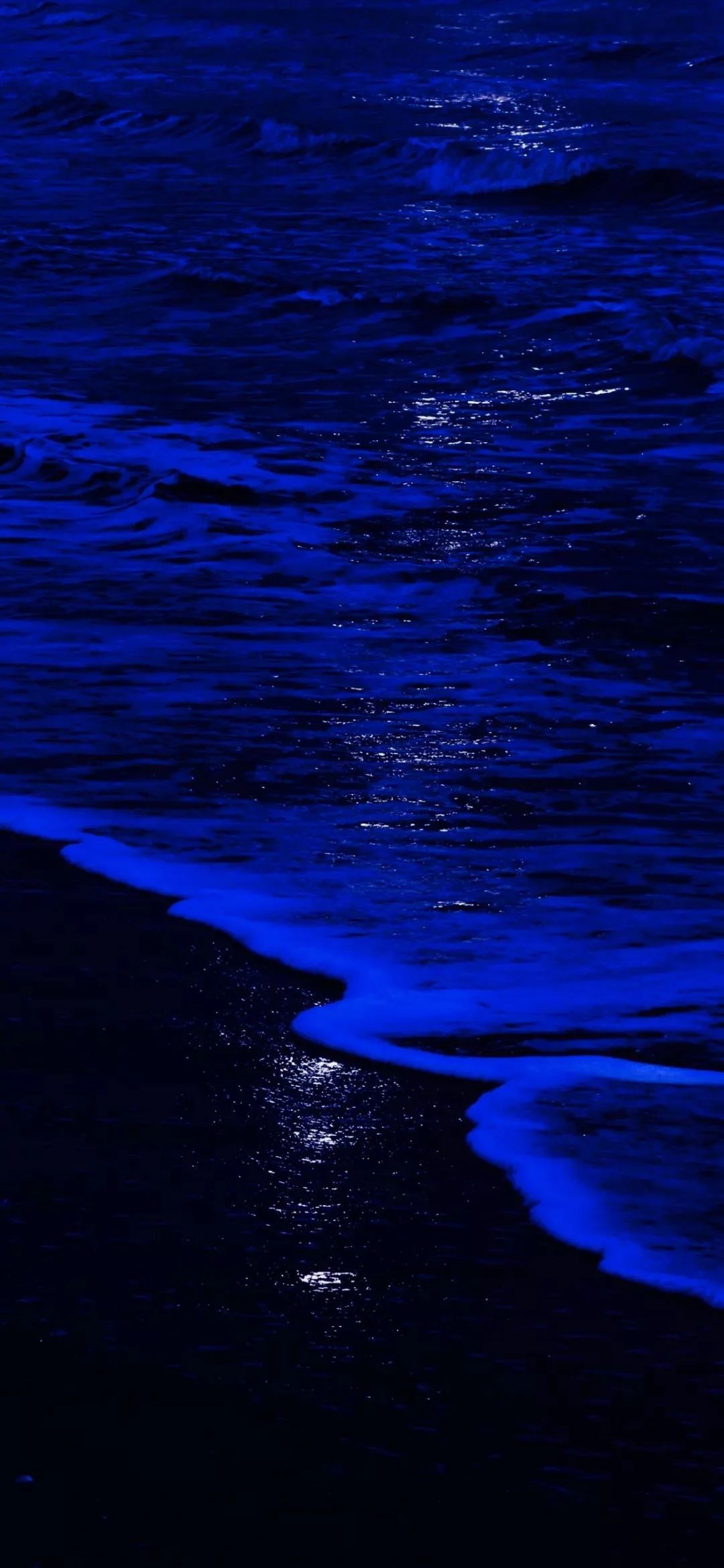 最近作业多,一直淡网,今天有空给大家出期深蓝色唯美壁纸