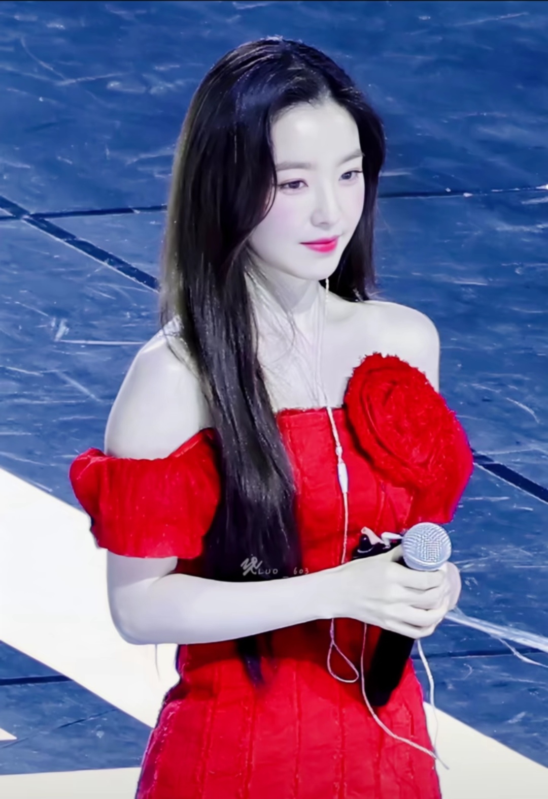 美人配红裙[awsl](最近好闲)[泪奔] #irene裴珠泫# #kpop爱豆# #物料