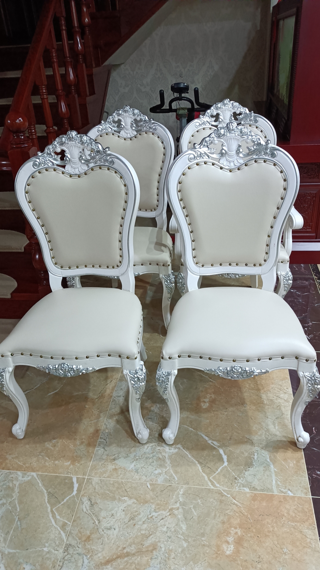 沙发椅子床头翻新前后对比校果图,专业沙发翻新换皮布革面,维修各种