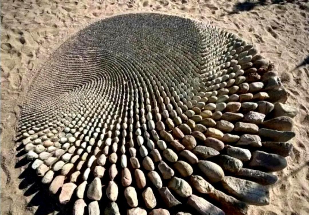 石头阵,比麦田怪圈有意思