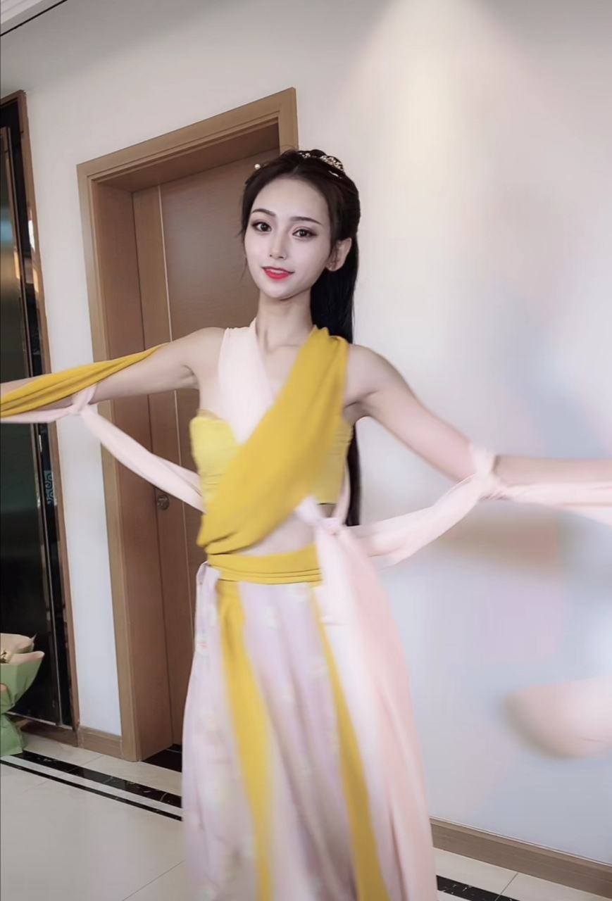 千艺女神!一笑倾城,再笑倾城,三笑倾我心