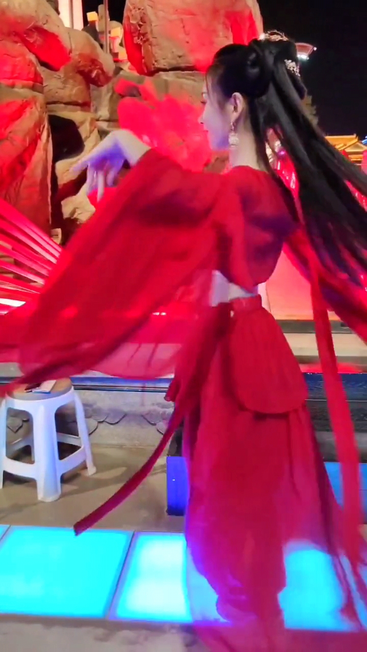 西安大唐不夜城,千艺女神这个造型真的是百看不厌呀,越看越好看!