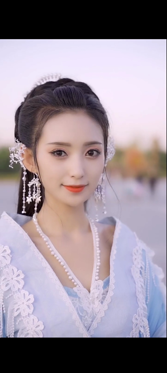 这就是你们疯狂追逐的网红千艺!