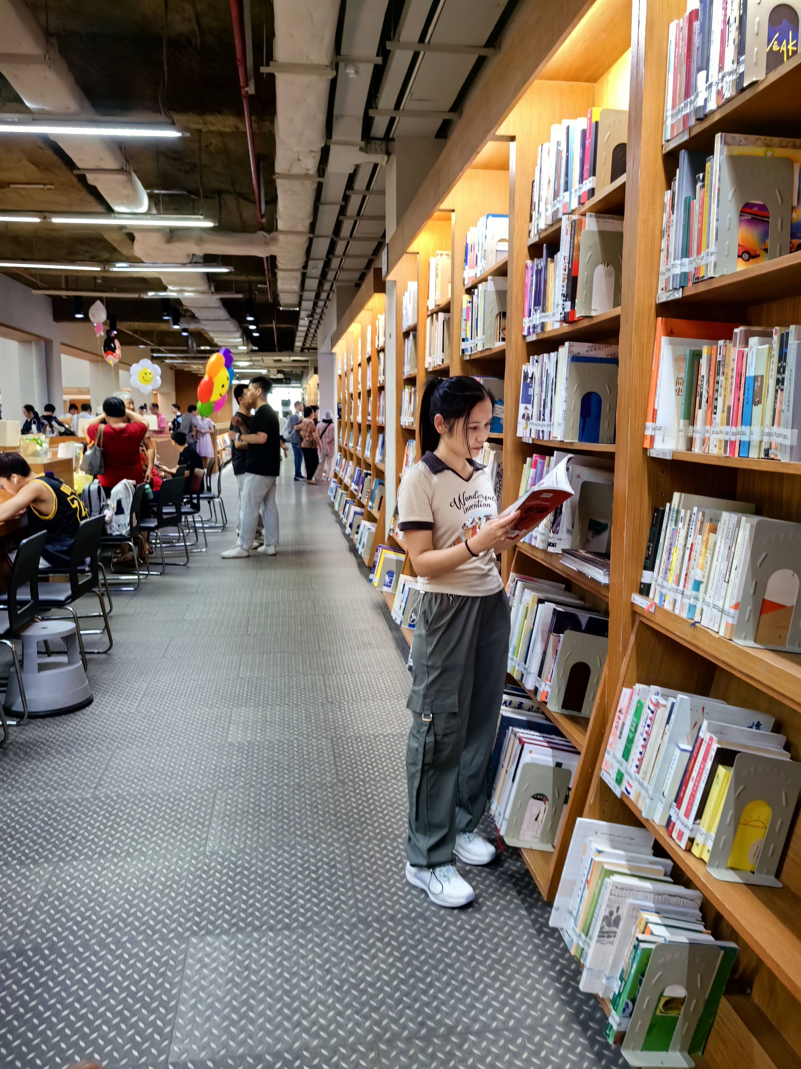 汕头大学图书馆,被誉为"亚洲最美图书馆",无论是颜色搭配,还是线条