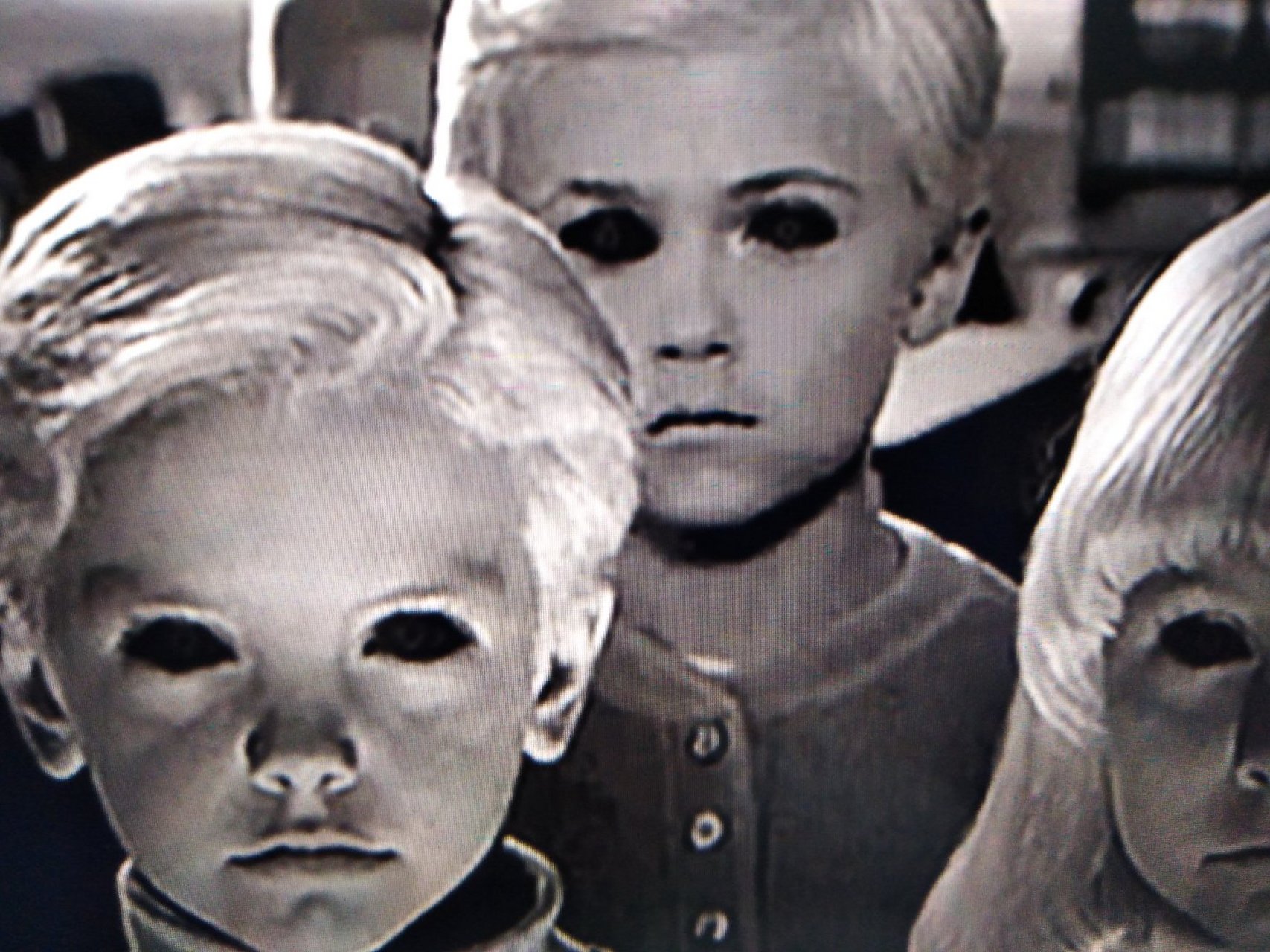 黑瞳小孩          这是一个在全球范围内都引起过讨论的诡异都市传说