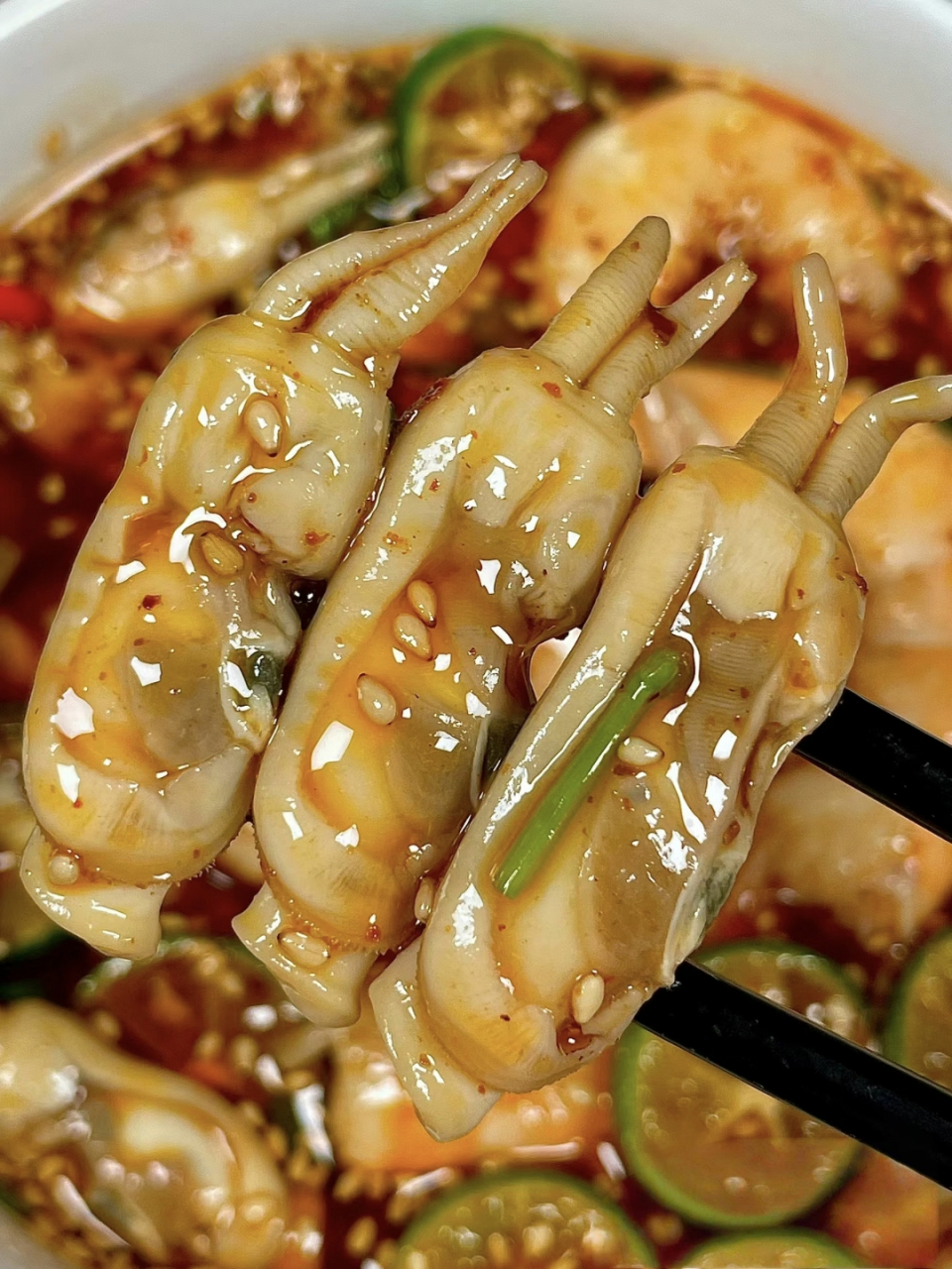 q弹的虾仁,鲜嫩的蛏子,淋上料汁,酸酸辣辣巨好吃!