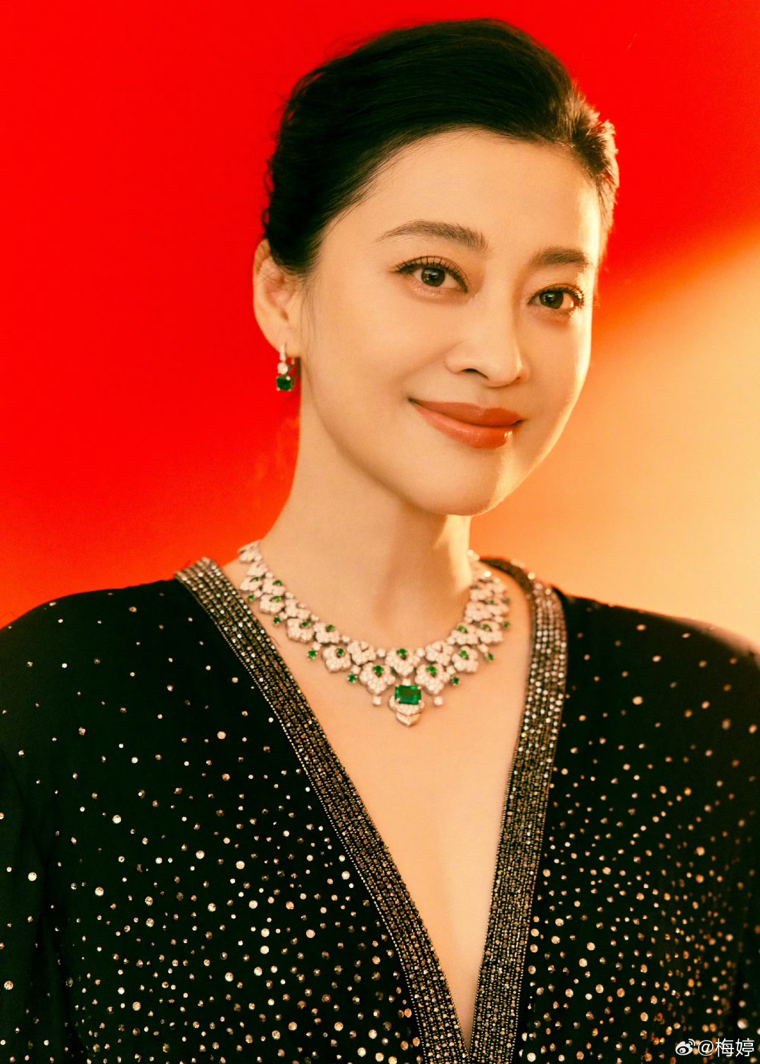 但一到重要活动,梅婷立即变"美婷",这就是职业素养和敬业精神