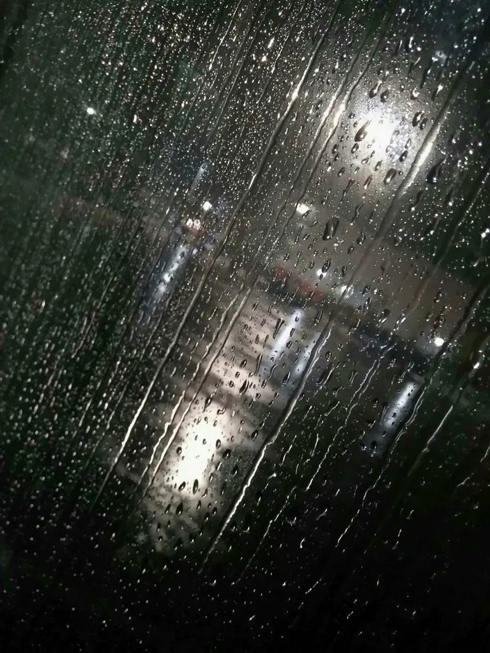 窗外伤感 雨夜图片