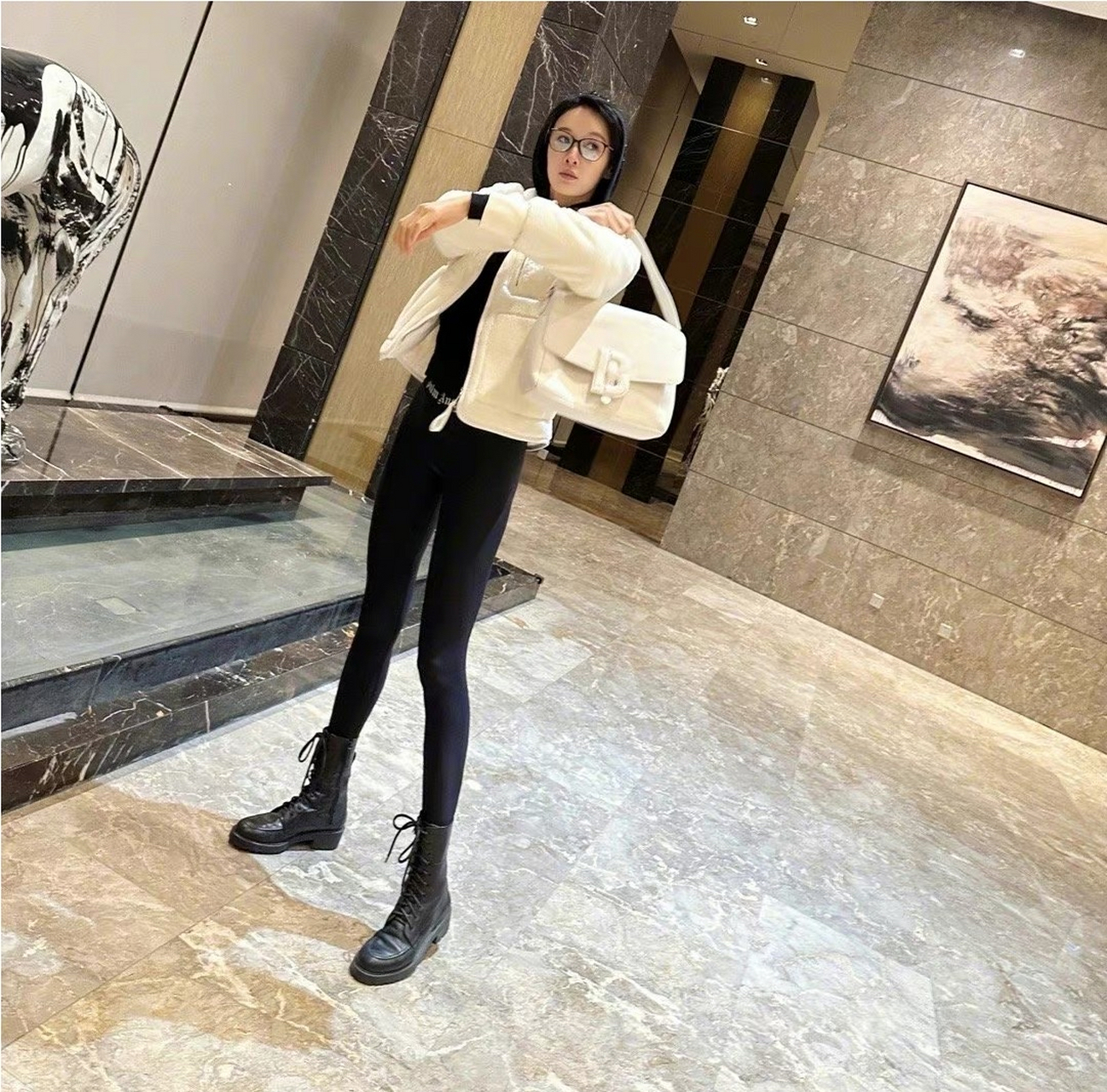 对张蓝心的印象就是《十二生肖》里那双大长腿.