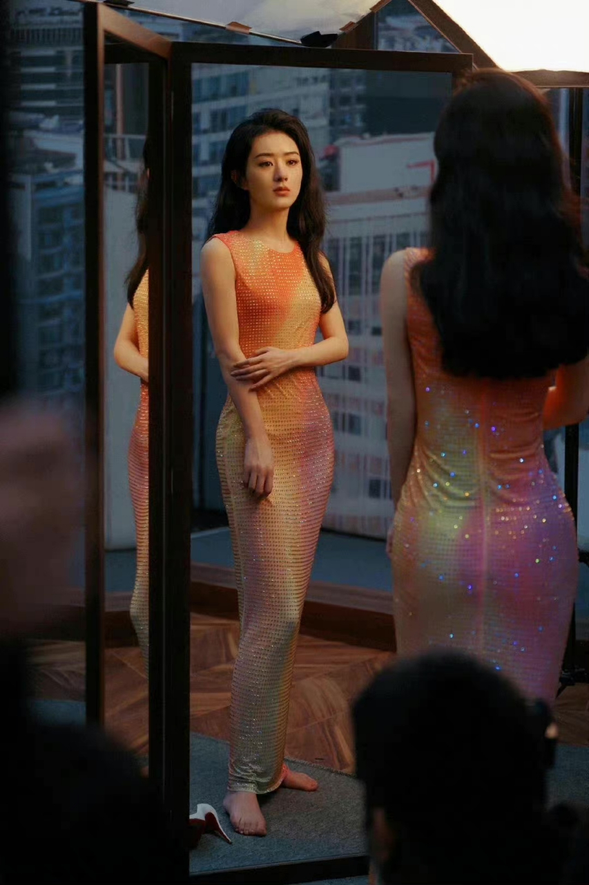 赵丽颖这一身好像一条美人鱼.