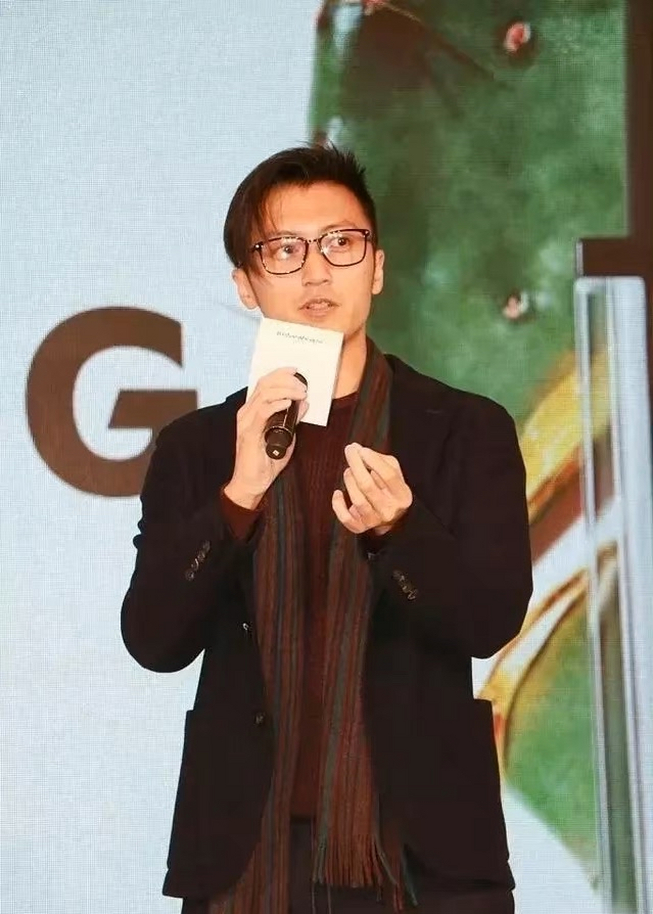 谢霆锋和昆凌居然同过框,明明是两个世界的人.