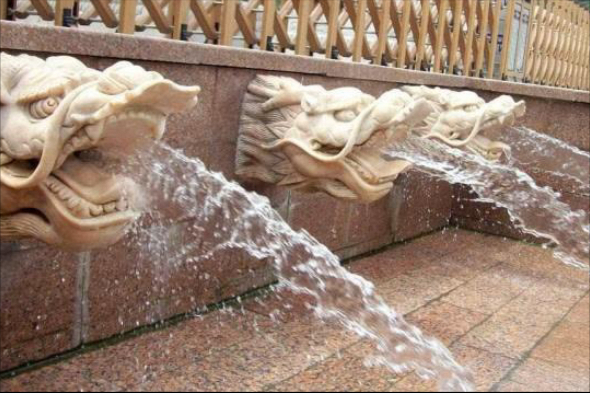 故宫再现九龙吐水景观#  故宫奇观某历史时期遭破坏,幸被高科技修复