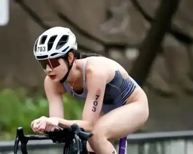铁三女神冯竟爽:实力与美貌兼备