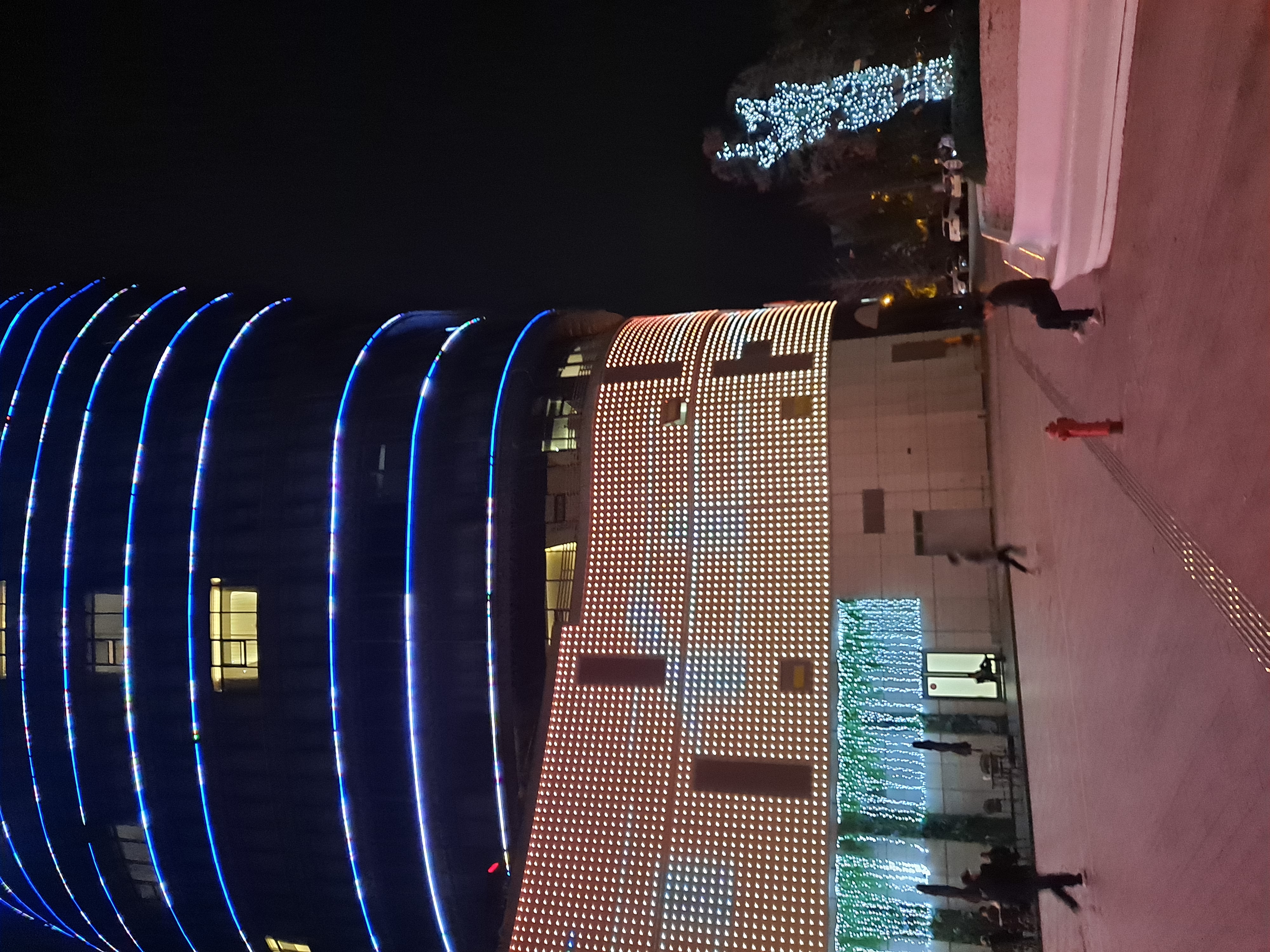 就银泰城在杭州来说,之江银泰略显萧条