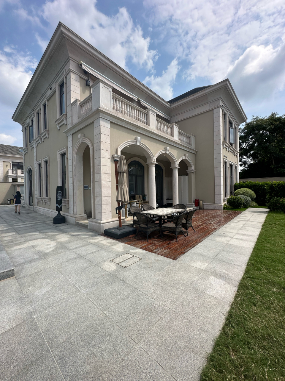 随手拍年味#上海某董事长宝华海尚郡领独栋别墅,光装修花费2000万