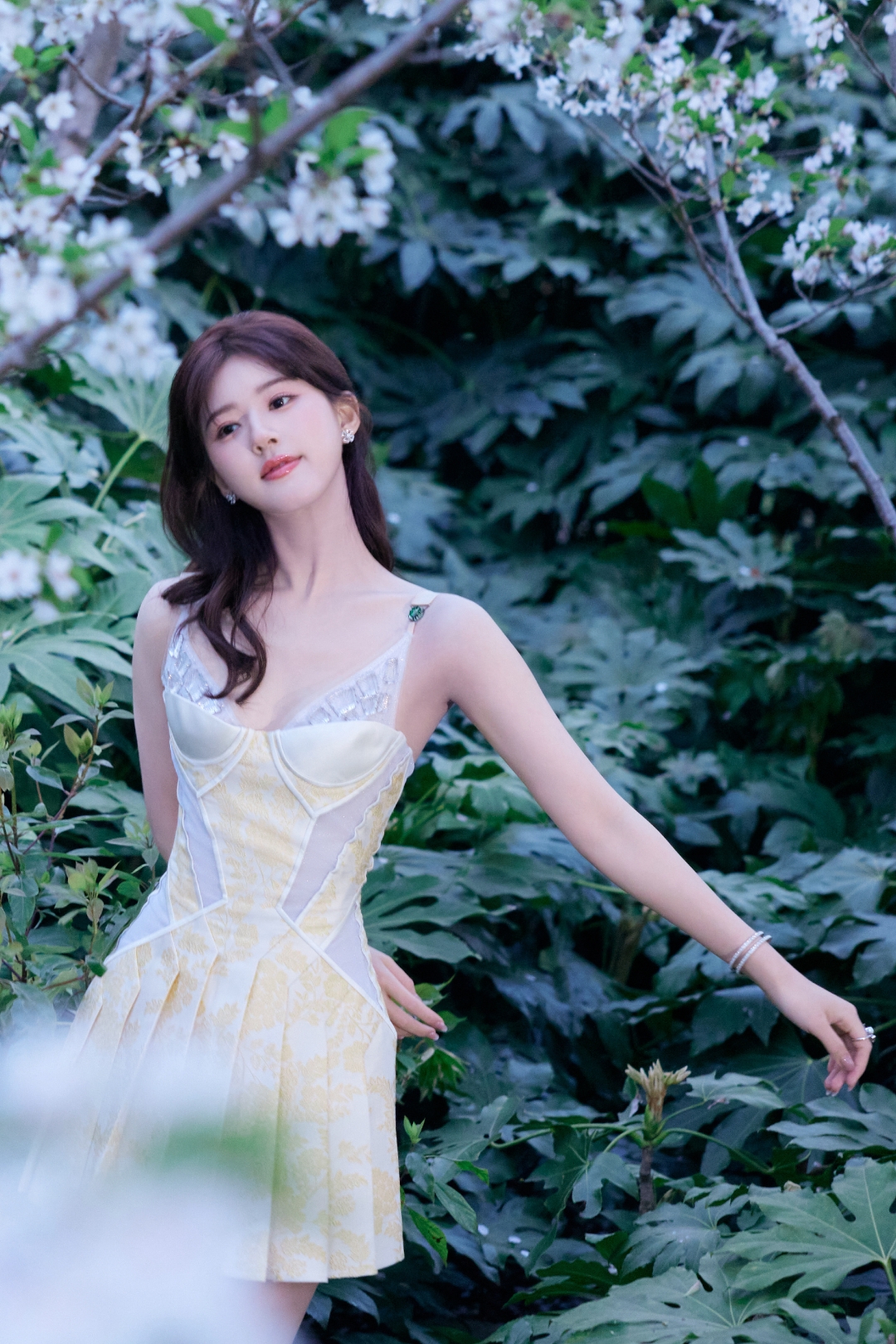 赵露思近期被传深受重度抑郁症困扰,却仍频繁现身各类商业活动,作为