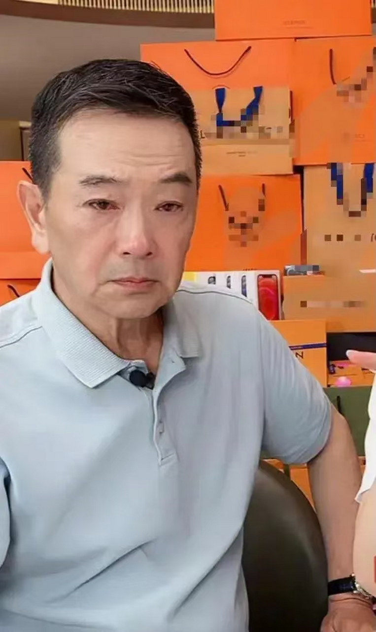 张晨光 看看耳朵怎么样?