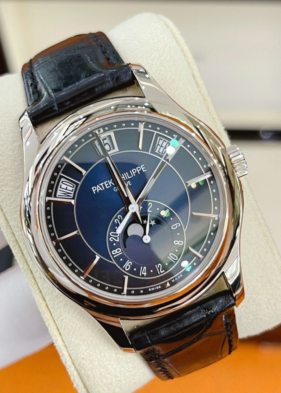 百达翡丽年历月相腕表 型号:5205g 功能:自动机械.